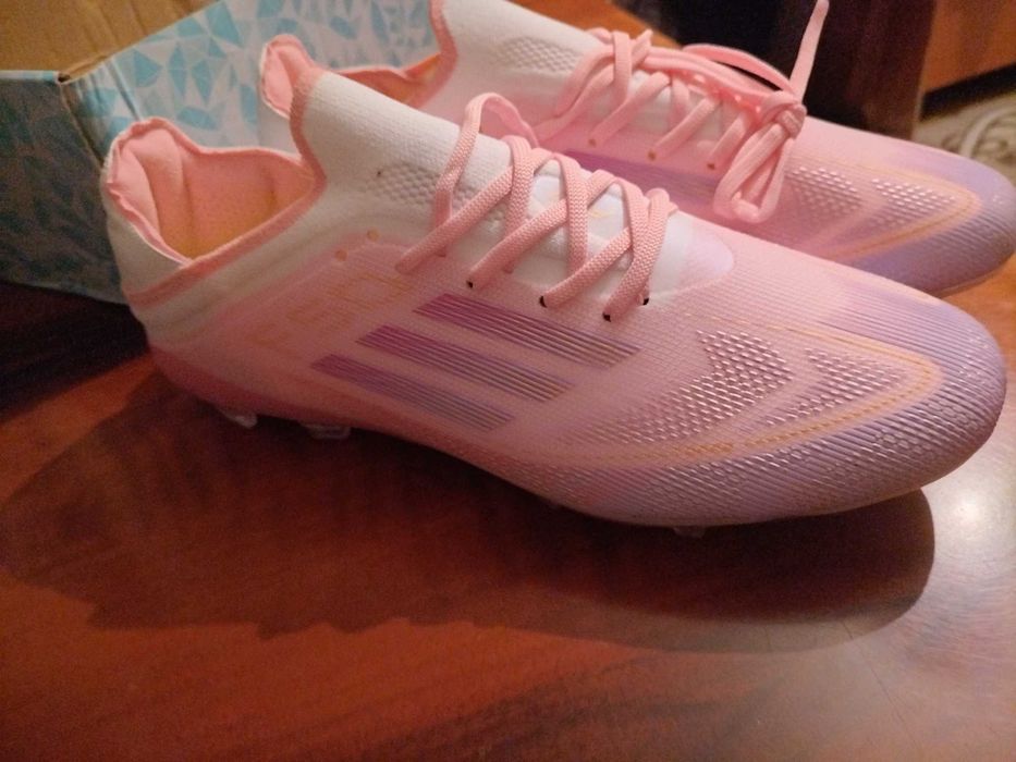 Продаю бутсы адидас