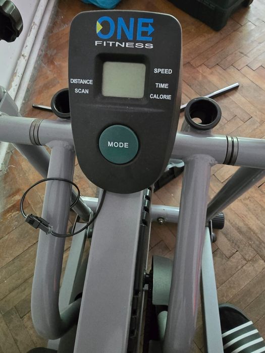Vând bicicleta eliptica