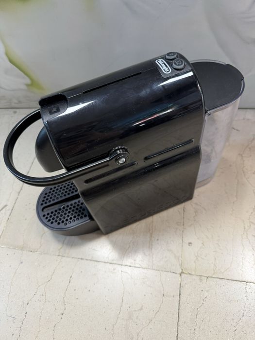 Кафемашина с капсули Nespresso Inissia Black