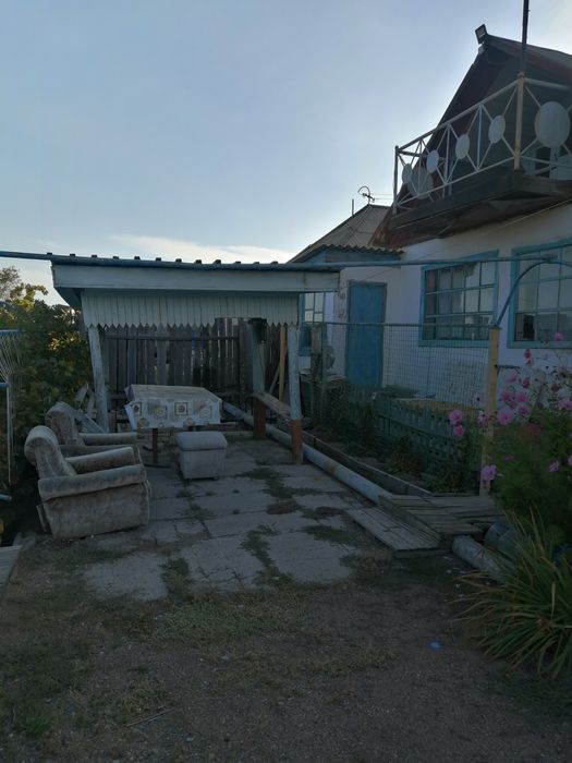 Дача на берегу соленого озера