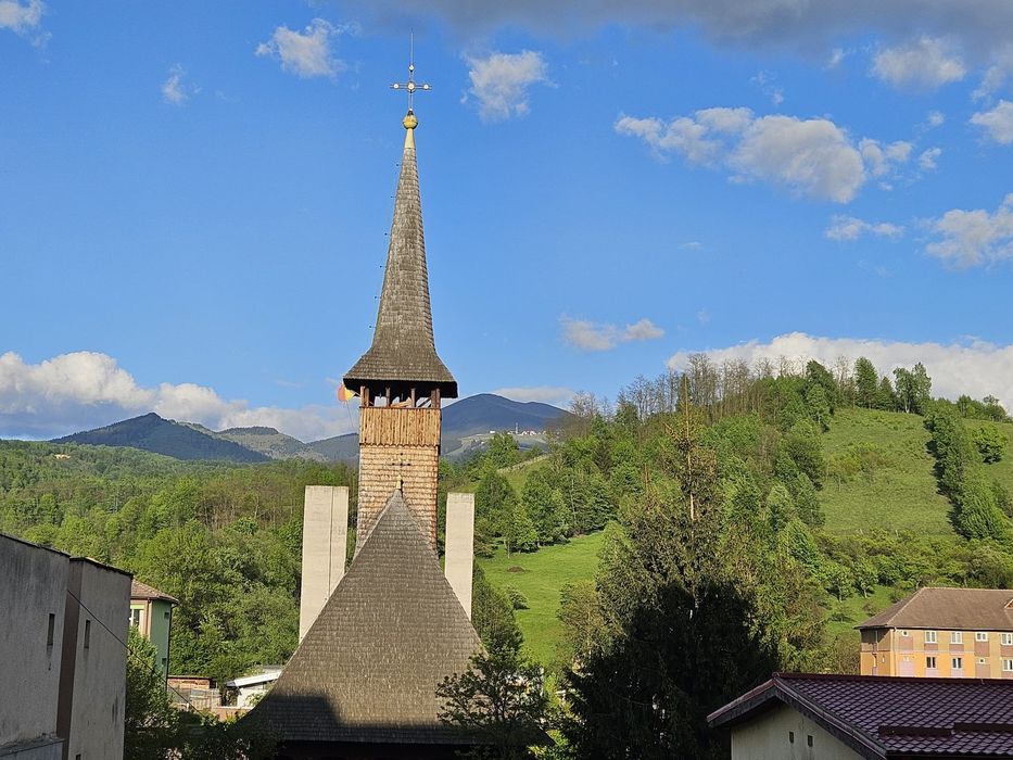 Vind apartament 3 camere decomandat  la cheie