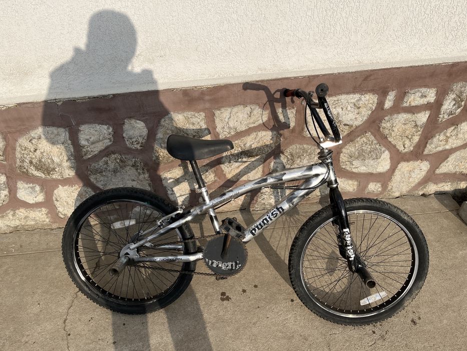 Bicicleta BMX originala merge perfect mai milte detali in privat