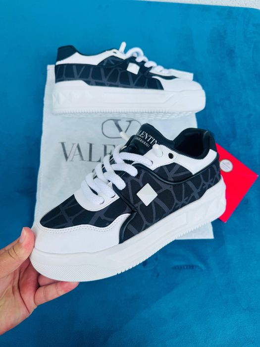 Valentino Garavani One Stud Unisex