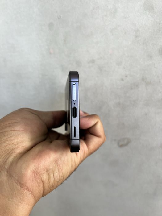 Samsung s 24 , 8/256 sotiladi aybi yoq ideal karobka documenti bor