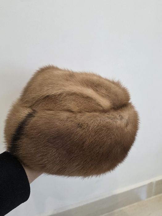Vând căciulă blană naturală