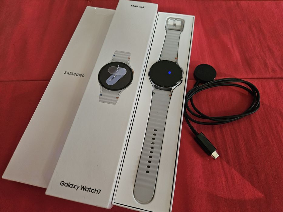 -Samsung Galaxy Watch 7 ca Nou 44MM 128Gb 8Ram Grey Bat: 100%: 59 cicluri incarcare cutie completa cablu date original poze reale nici o restrictie
