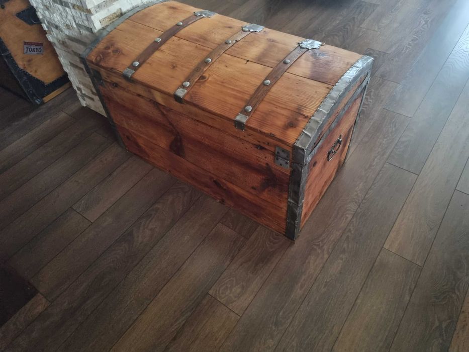 Стар дървен сандък/ракла/скрин