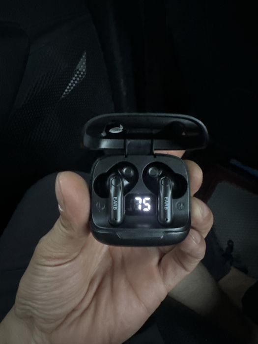 Продаю наушники срочно  почти новый