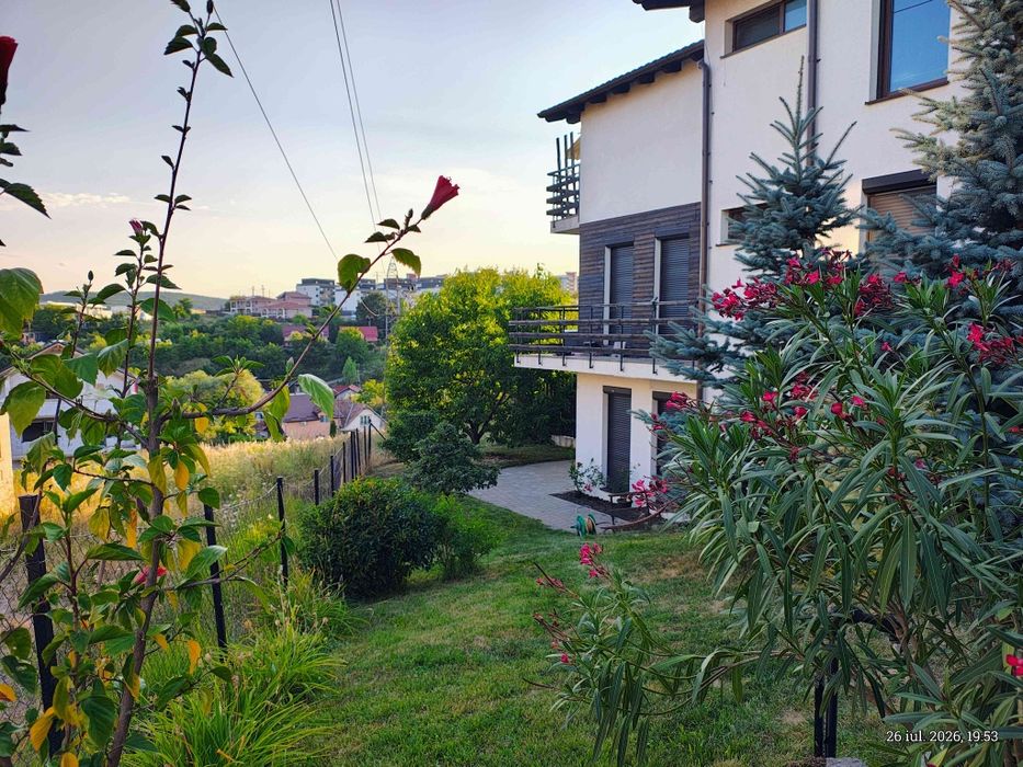 Apartament la casa de inchiriat