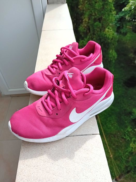 Adidași Nike Air Max Oketo (Dama / Copii) – Mărimea 35.5 – Roz Fuchsia / Wild Cherry