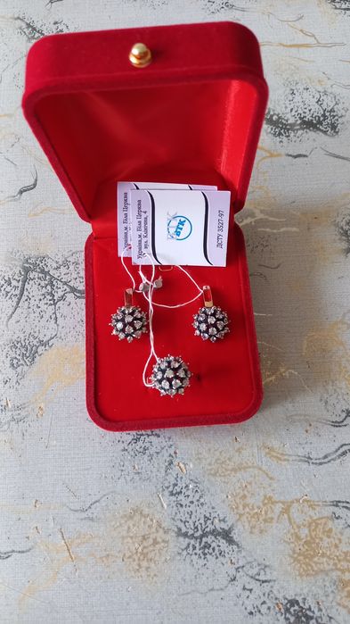 Продам  комплект  новый