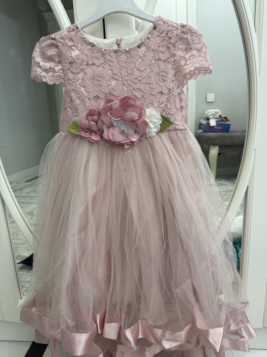 Продам детские платья от 4 лет до 7