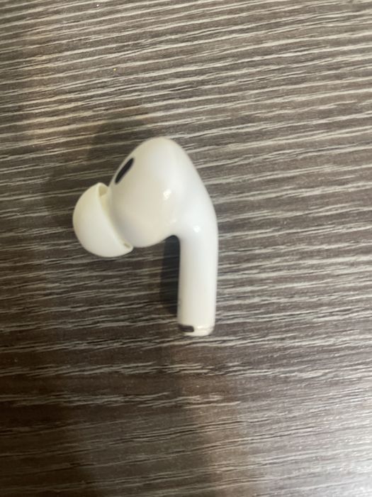 Продам Airpods pro без левого наушника