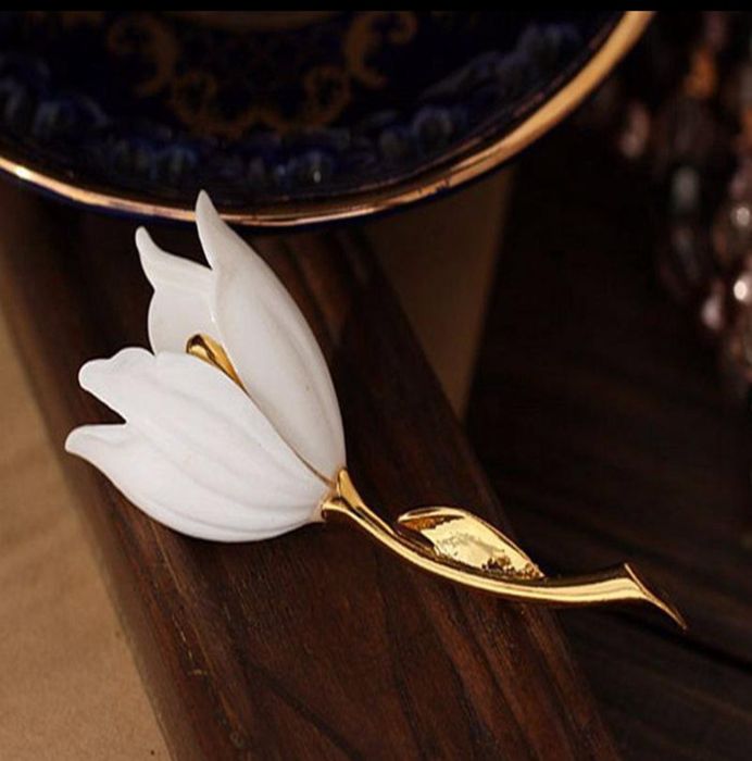 Продам две броши