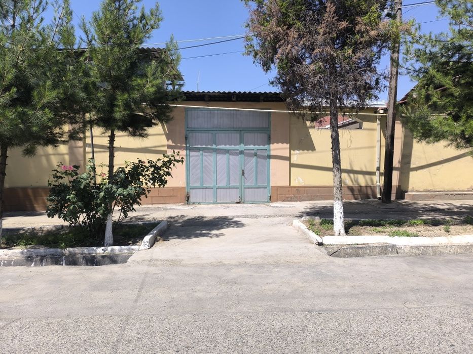 Namangan shahar markazida uy sotiladi
