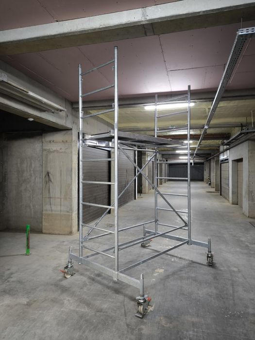 Închiriez schela mobila de interior și exterior