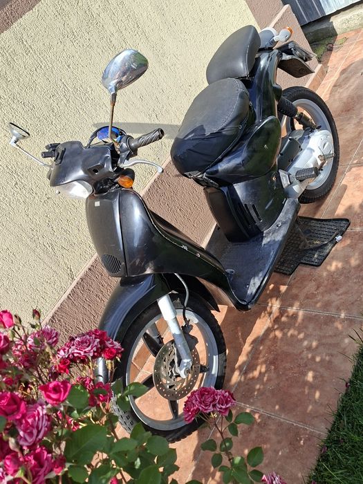Scuter Aprilia Scarbeo