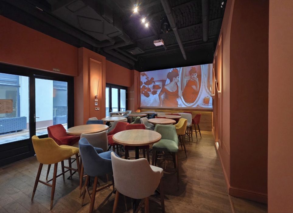 Mese rotunde bistro — blat lemn, picior central metalic | 10 buc