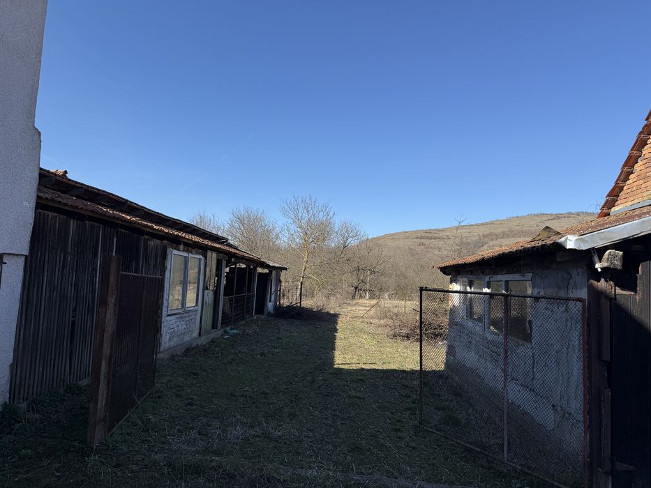 Vand casa la tara la 10 km de Dobra, proprietar