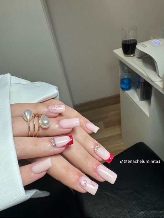 Manichiură Elegantă și Feminină pentru Orice Stil