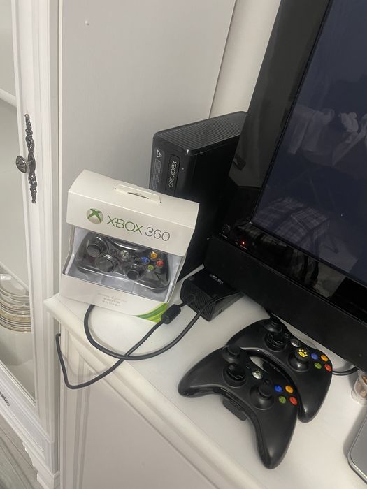 Xbox 360 slim прошитый 250гб