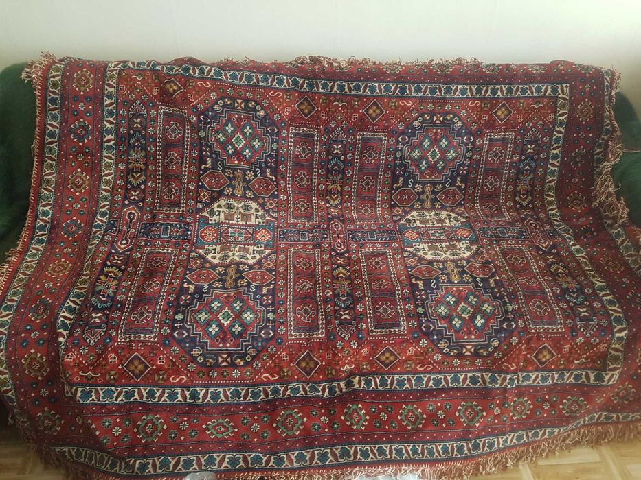 Килим НОВ Размери 1,87 x 1,49 сантиметра