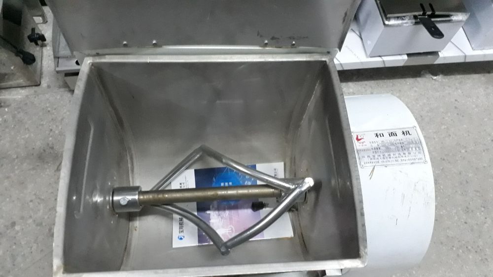 Миксер тестомес для пекарни