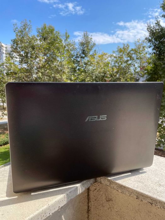 Лаптоп ASUS 17 инча