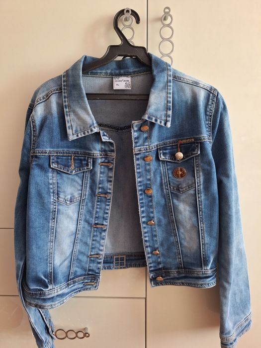 Продам верхние вещи б/у