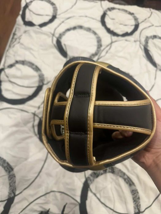 Оригинална каска на Venum - почти нова