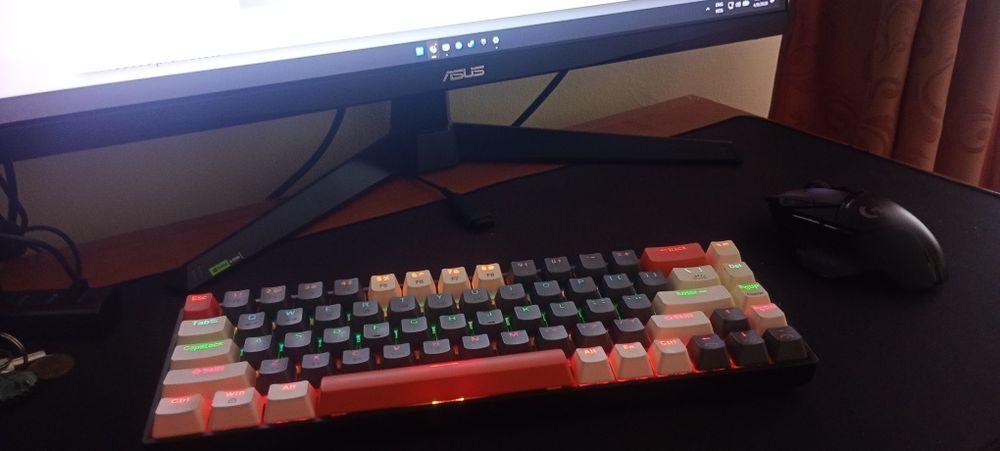 Tastatură mecanică gaming Elebite tri-mode (Bluetooth + 2.4G + USB) RGB
