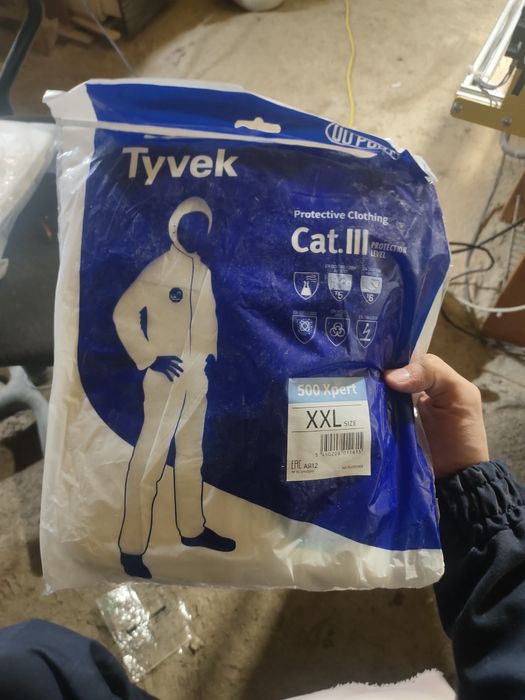 Защитный костюм о