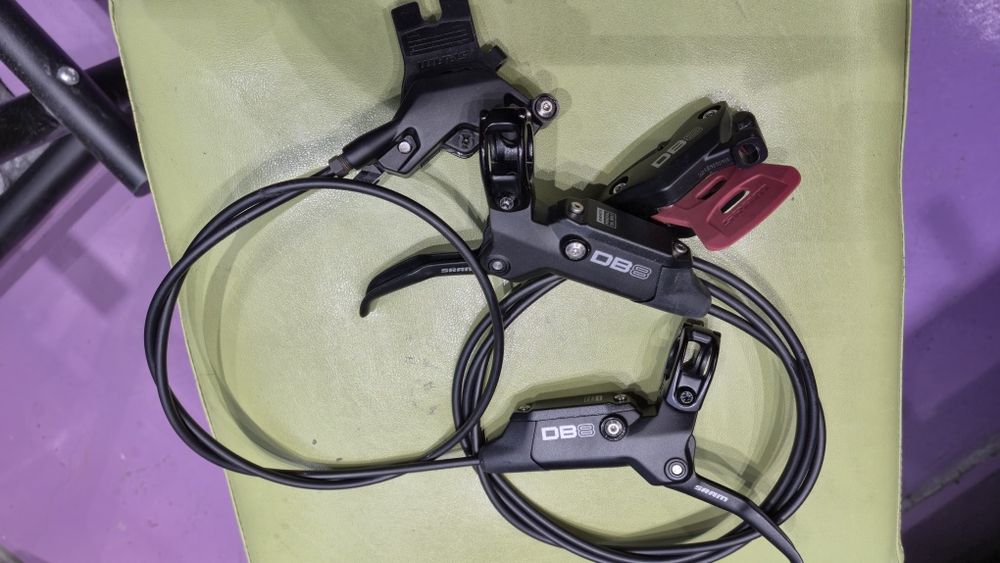 Frâne hidraulice Sram DB8 4 pistoane aproape noi