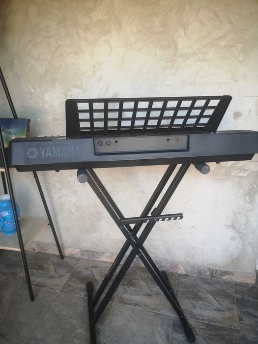 Orgă Yamaha PSR-175 + stativ metalic – stare foarte bună