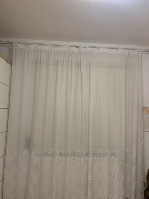 Perdea cu broderie
