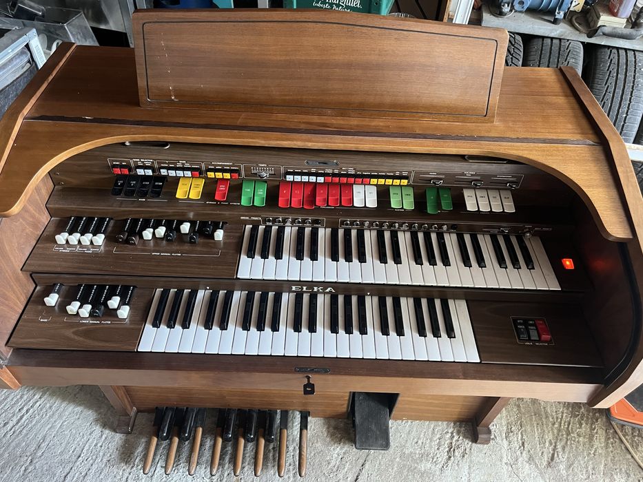 Pianina ELKA , impecabila