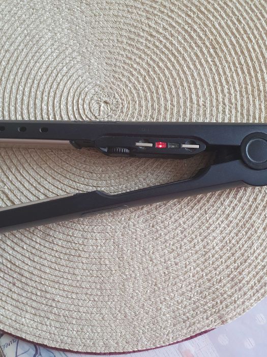 Placa ingusta de indreptat parul Babyliss, C92 a