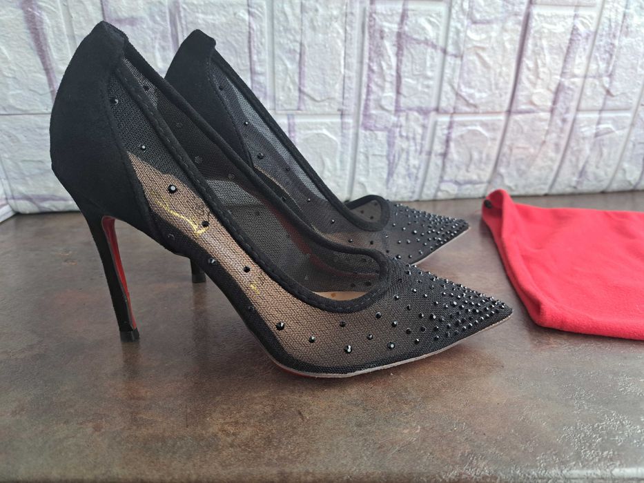 дамски обувки на токче Christian Louboutin номер35,Нови!