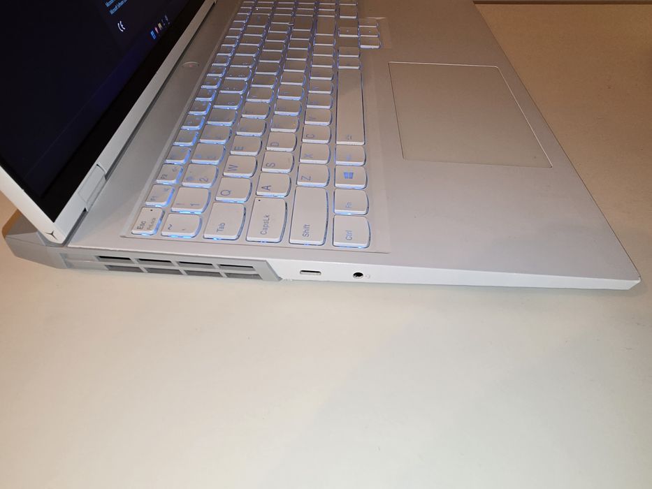 Laptop Lenovo Legion 5 Pro 16ACH6, echipat cu AMD Ryzen 5 5600H și NVIDIA GeForce RTX 3050 Ti