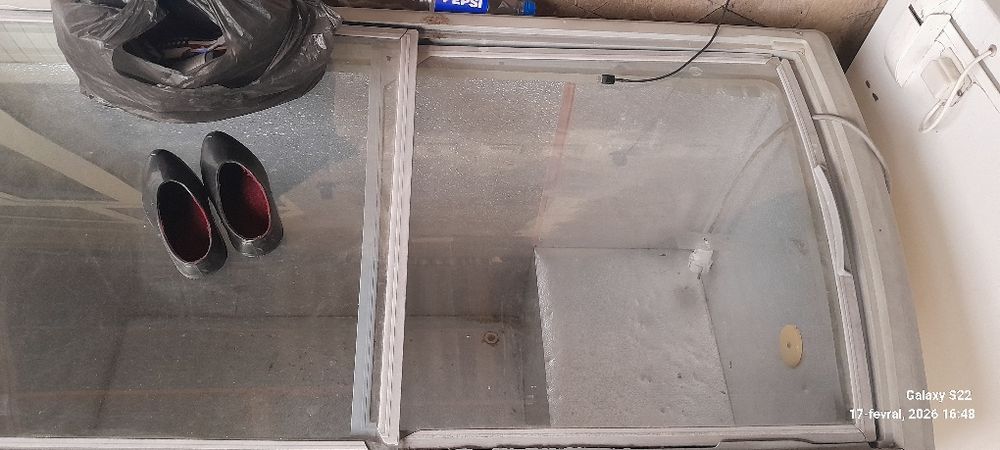 Muzlatgich sotiladi.Bulib tulashga ham beriladi.