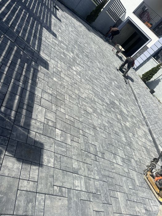 Execut lucrări de pavaje / Terasamente / gazoane / garduri