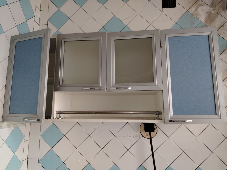 Eski lekin yahshi holatda mebel