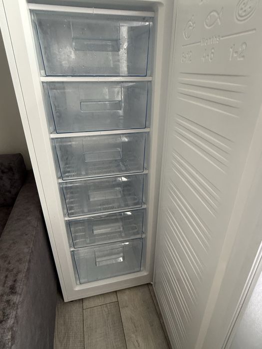 Продам морозильную камеру