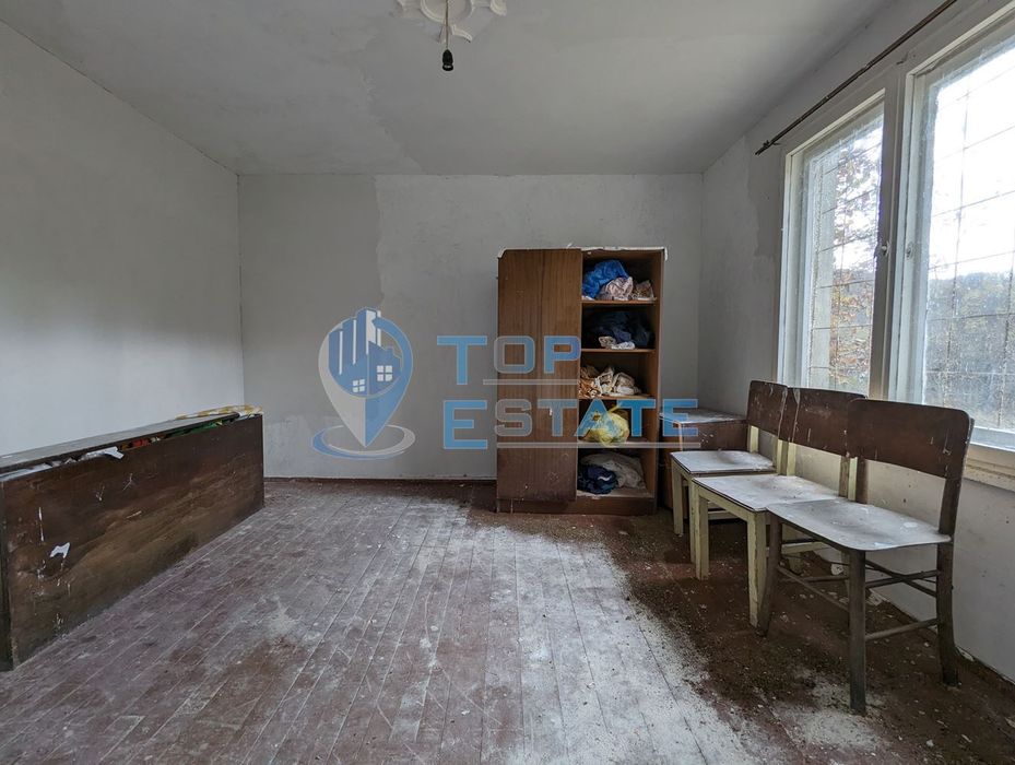 Къща с голям двор в село Вонеща вода