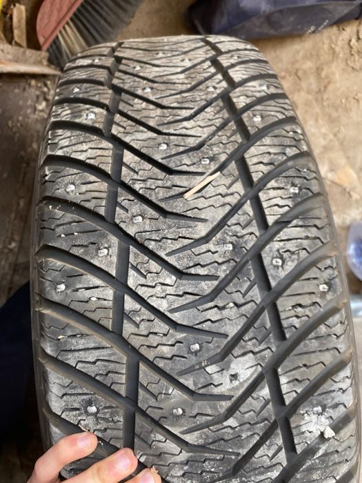 Два диска  с шинами на ниссан патрол