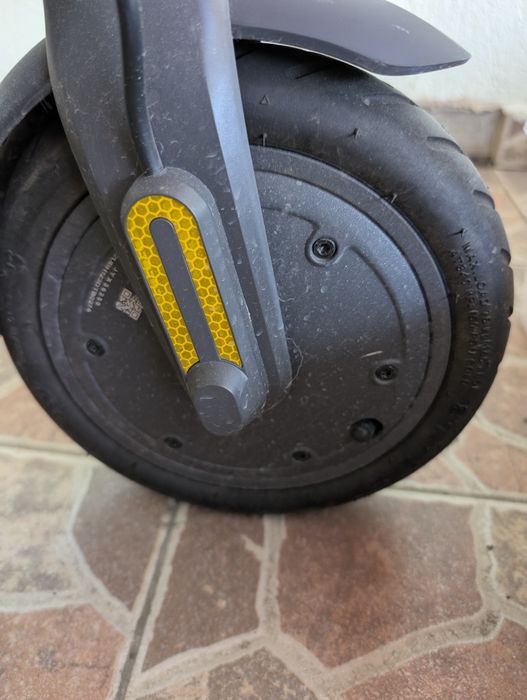 Trotinetă electrică Xiaomi – foarte comodă pentru oraș, stare bună