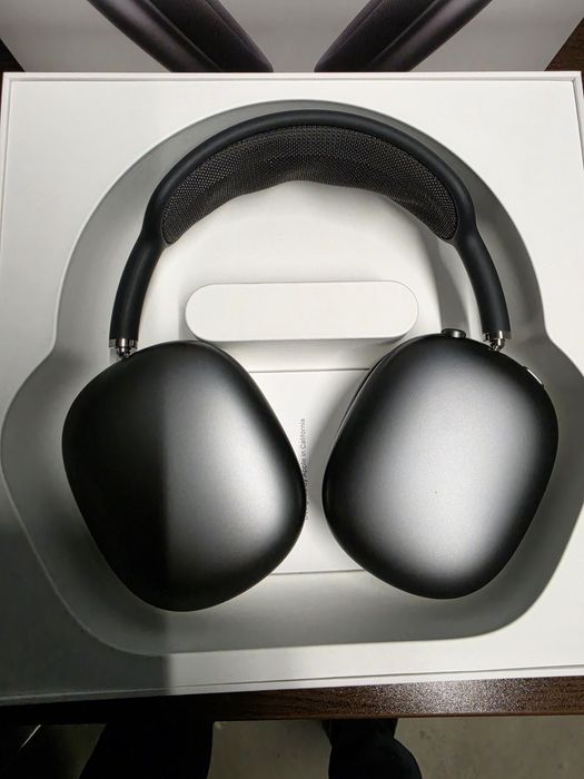 Apple AirPods Max Space Gray – отлични, пълен комплект