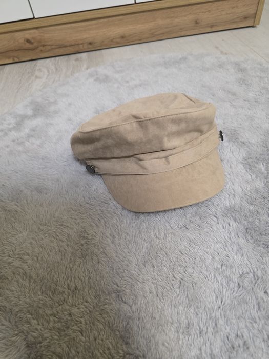 Дамска шапка с козирка-Ново