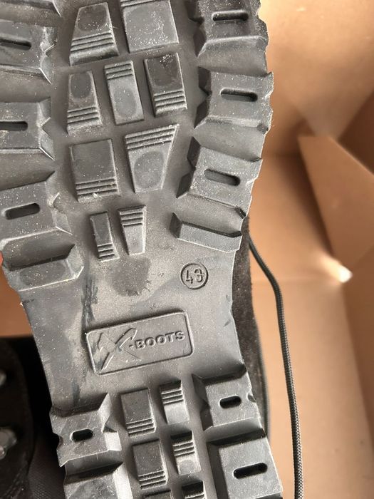 Продам спец обувь