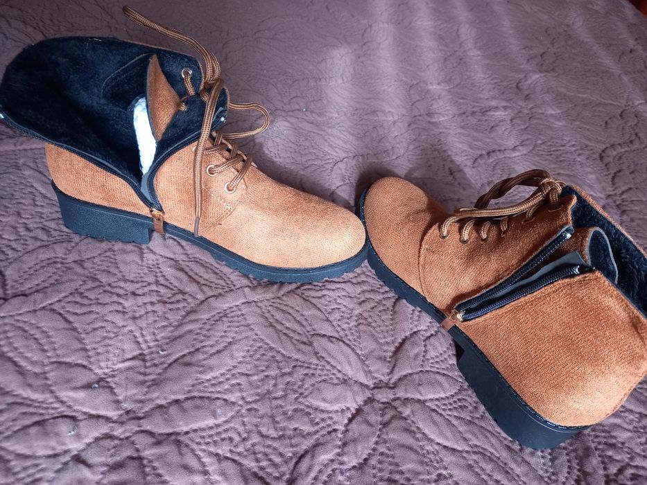 Стилни дамски боти